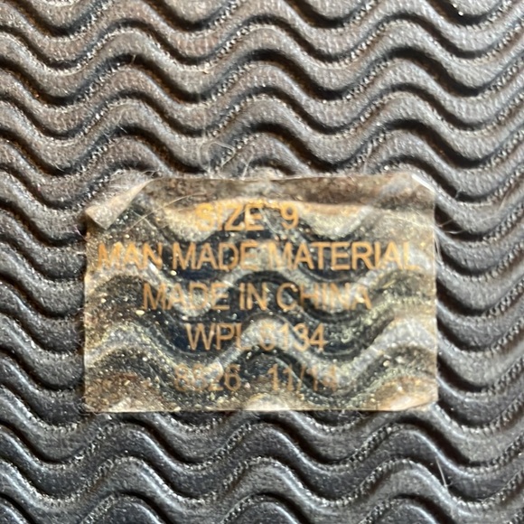 Mukluks flip flops - Picture 3 of 3